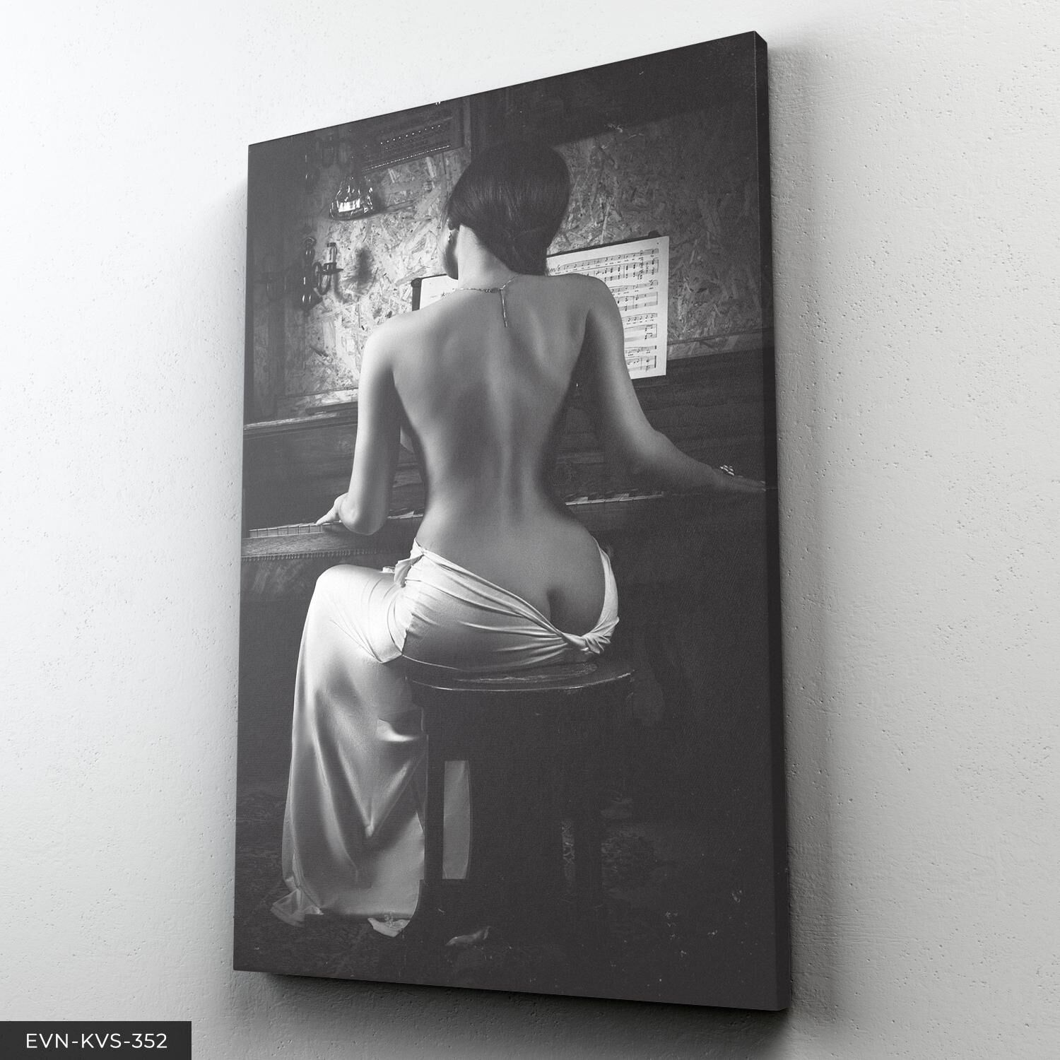 Piyano Çalan Kadın Sırt Dekolteli Tek Parça Kanvas - Canvas Tablo